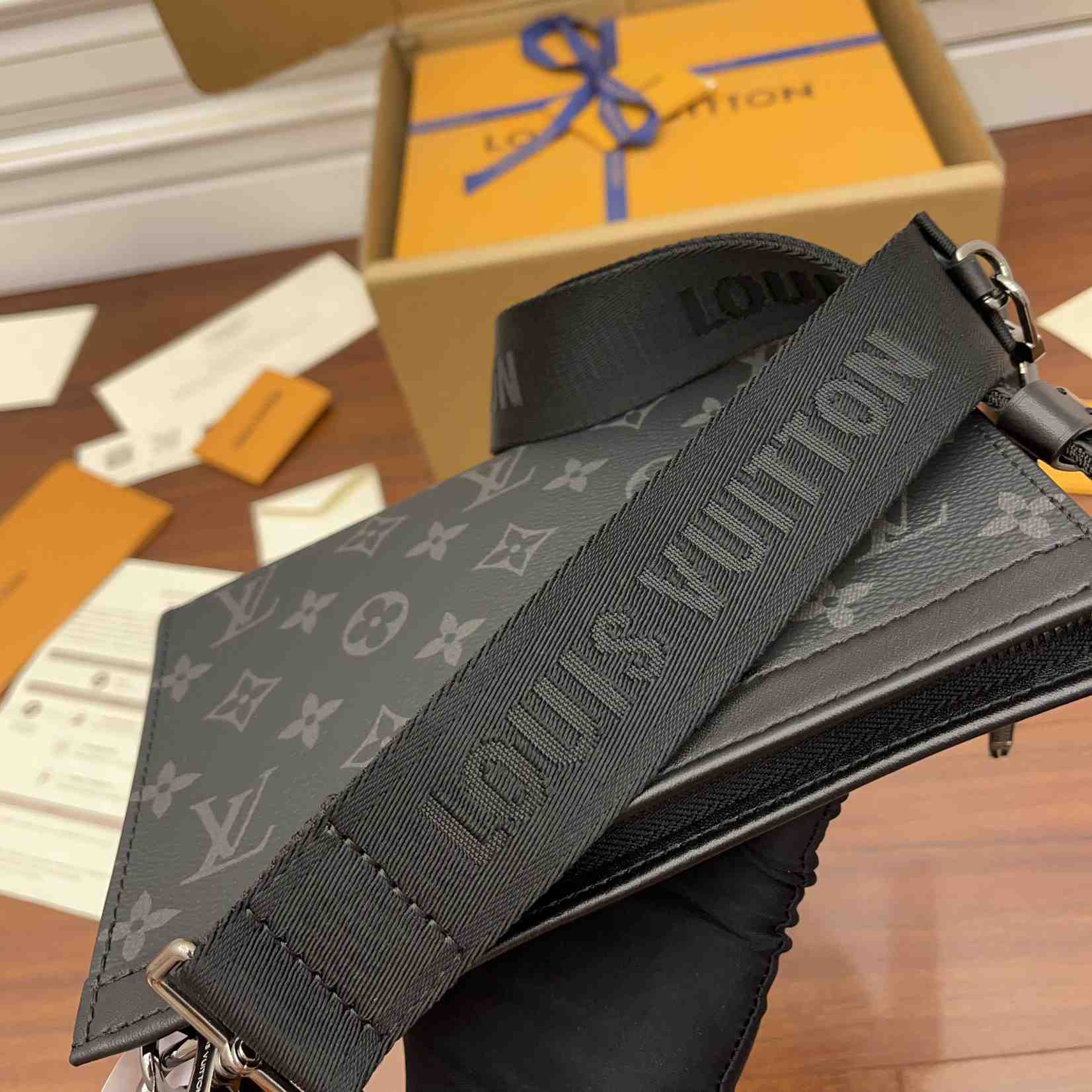Louis Vuitton Gaston Wearable Wallet(22x14.5x4.5CM)   M81124 - DopestKickz