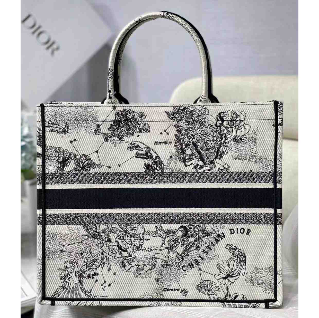 Dior Oblique Embroidered Book Tote(41.5-25-18cm)-Embroiderable Characters - DopestKickz