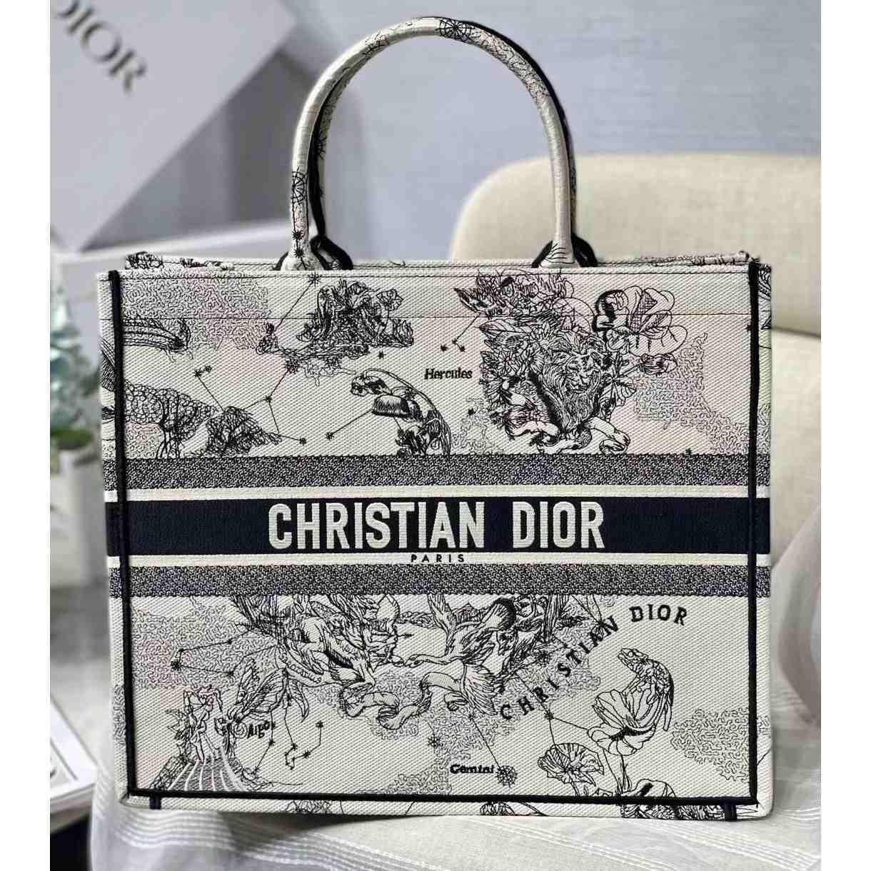 Dior Oblique Embroidered Book Tote(41.5-25-18cm)-Embroiderable Characters - DopestKickz