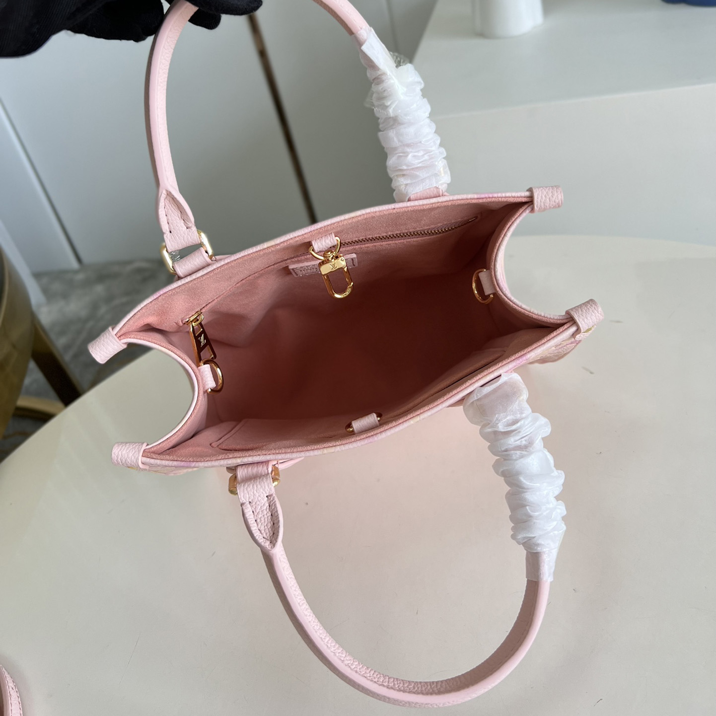 Louis Vuitton OnTheGo PM Tote Bag (25 x 19 x 11.5 cm)   M46168 - DopestKickz