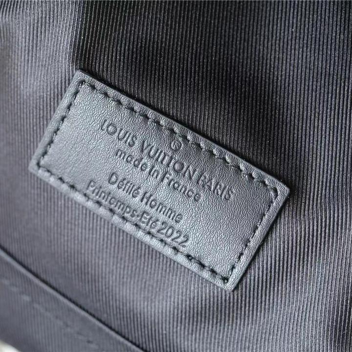 Louis Vuitton Racer Slingbag    M46107c - DopestKickz