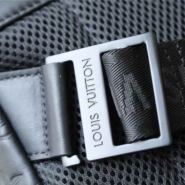 Louis Vuitton Racer Slingbag    M46107c - DopestKickz