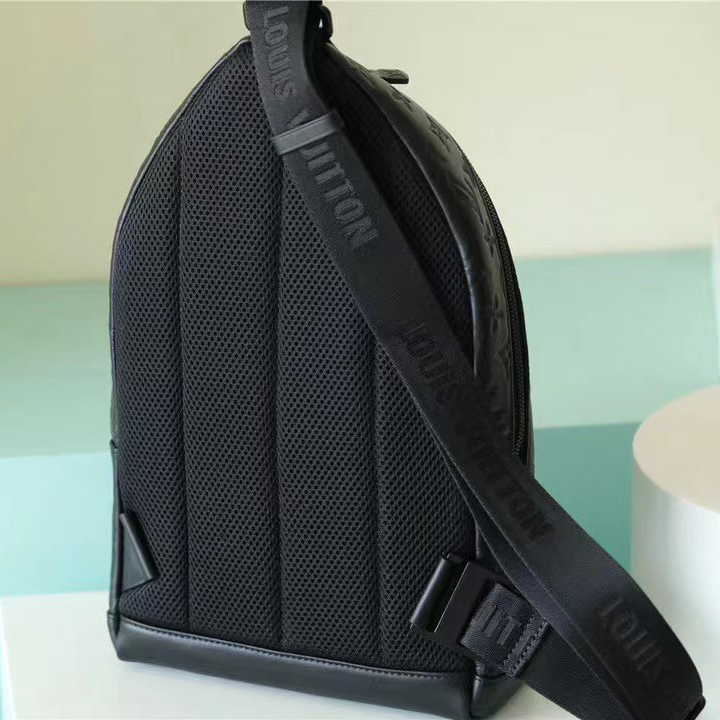 Louis Vuitton Racer Slingbag    M46107c - DopestKickz