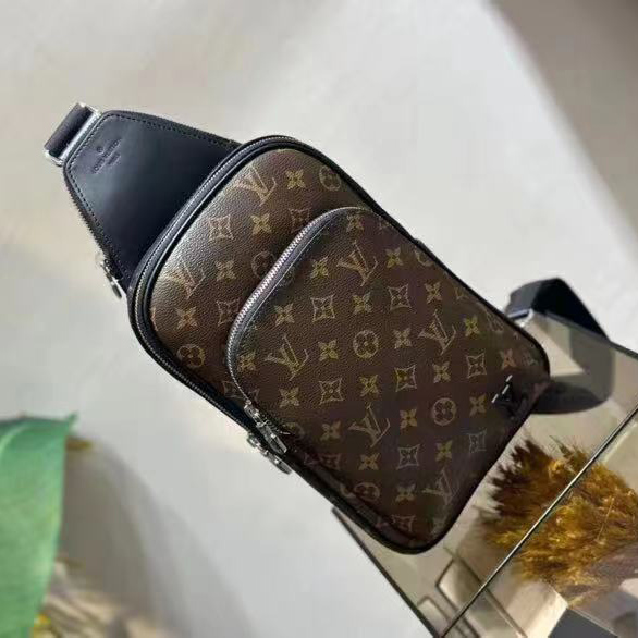 Louis Vuitton Avenue Slingbag       M46327 - DopestKickz
