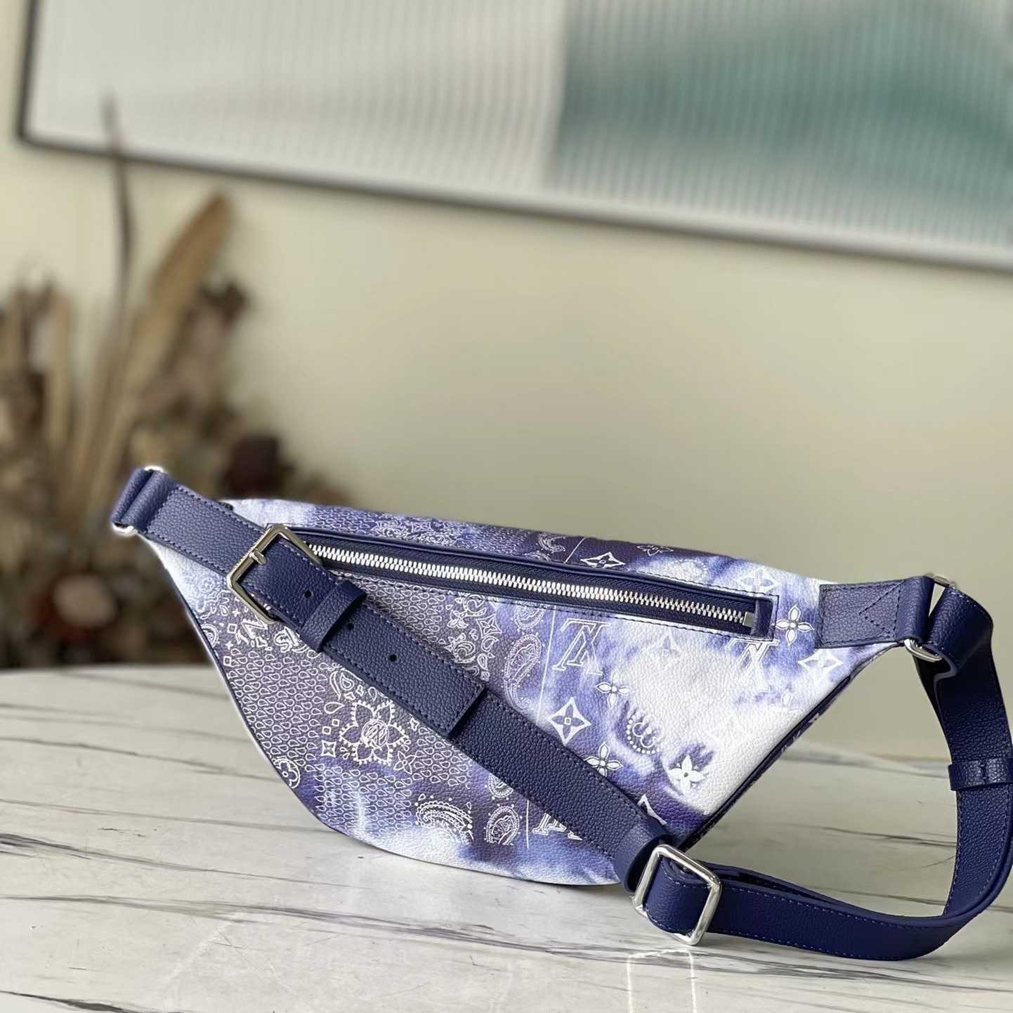 Louis Vuitton Discovery Bumbag PM(44-15-9cm)     M20587 - DopestKickz