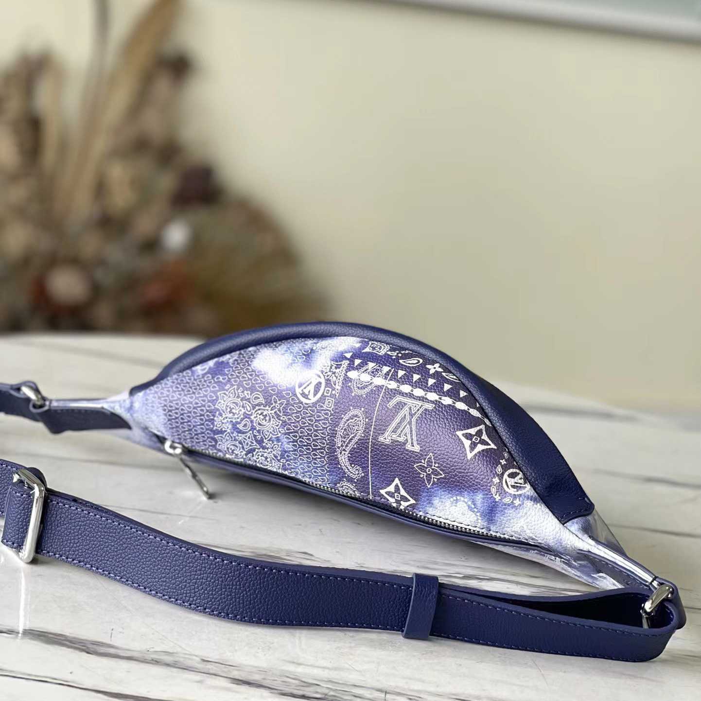 Louis Vuitton Discovery Bumbag PM(44-15-9cm)     M20587 - DopestKickz