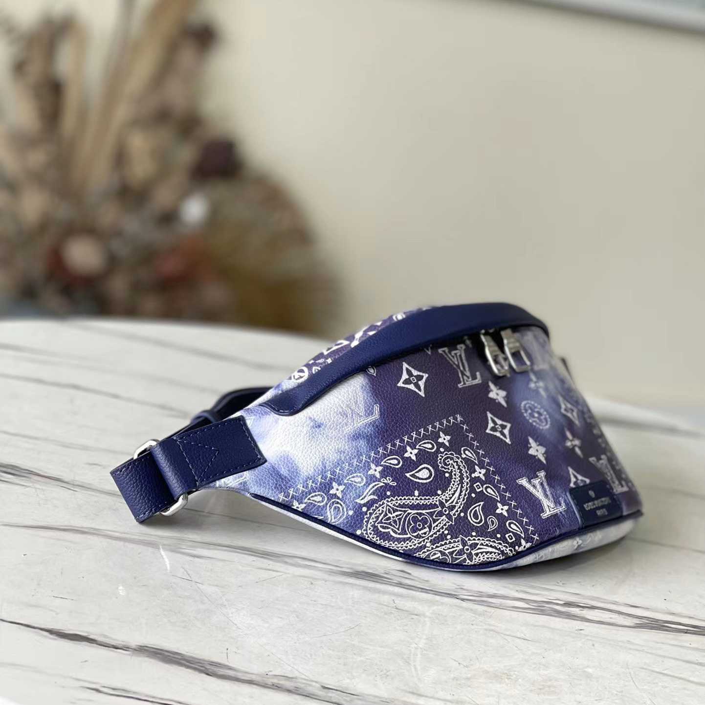 Louis Vuitton Discovery Bumbag PM(44-15-9cm)     M20587 - DopestKickz