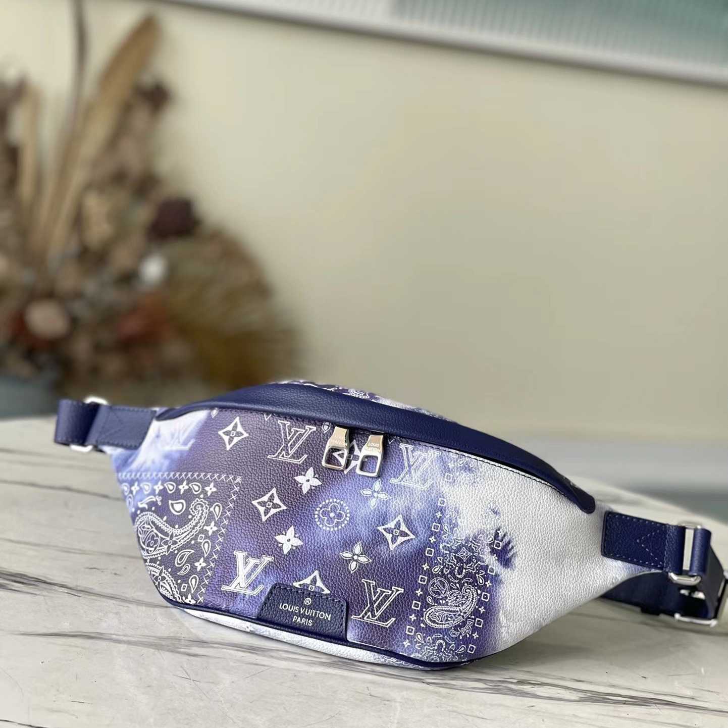 Louis Vuitton Discovery Bumbag PM(44-15-9cm)     M20587 - DopestKickz