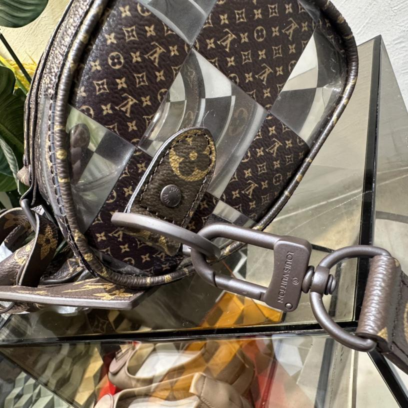 Louis Vuitton Keepall Bandoulière 25       M20872 - DopestKickz