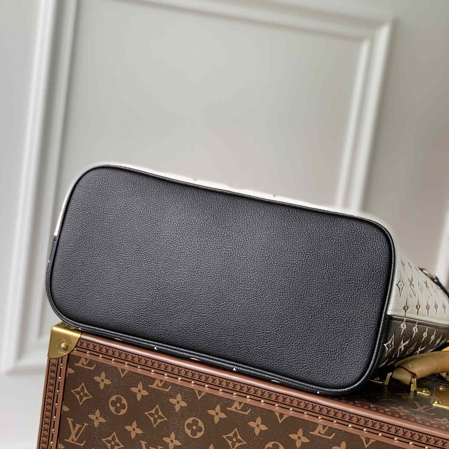 Louis Vuitton Neverfull Tote Bag (31-28-14cm)     M46103   - DopestKickz