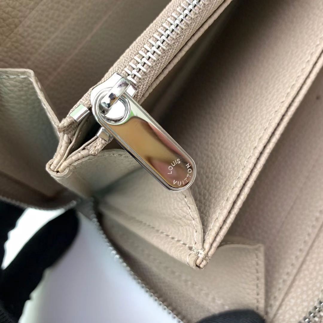 Louis Vuitton Zippy Wallet(19.5-10.5-2.5CM)     M69821 - DopestKickz