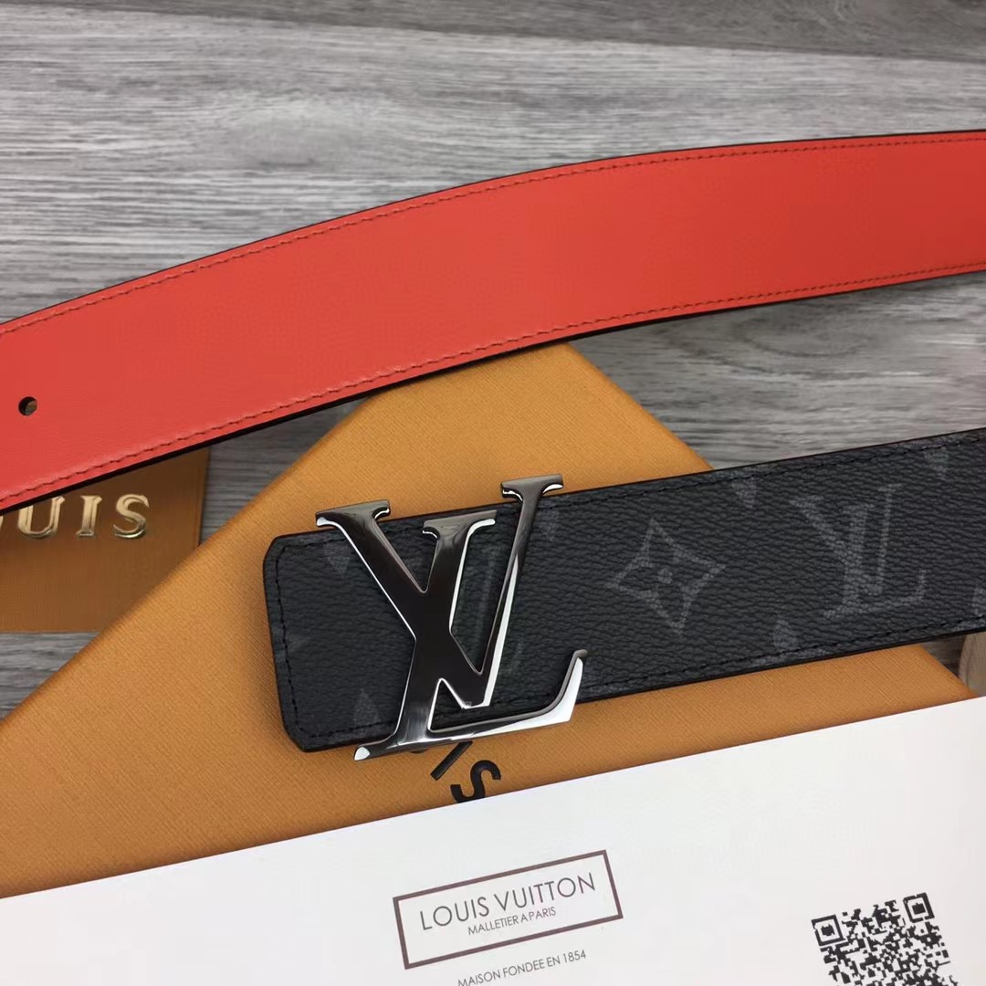 Louis Vuitton LV Initials 40MM Reversible Belt    M0601Q - DopestKickz