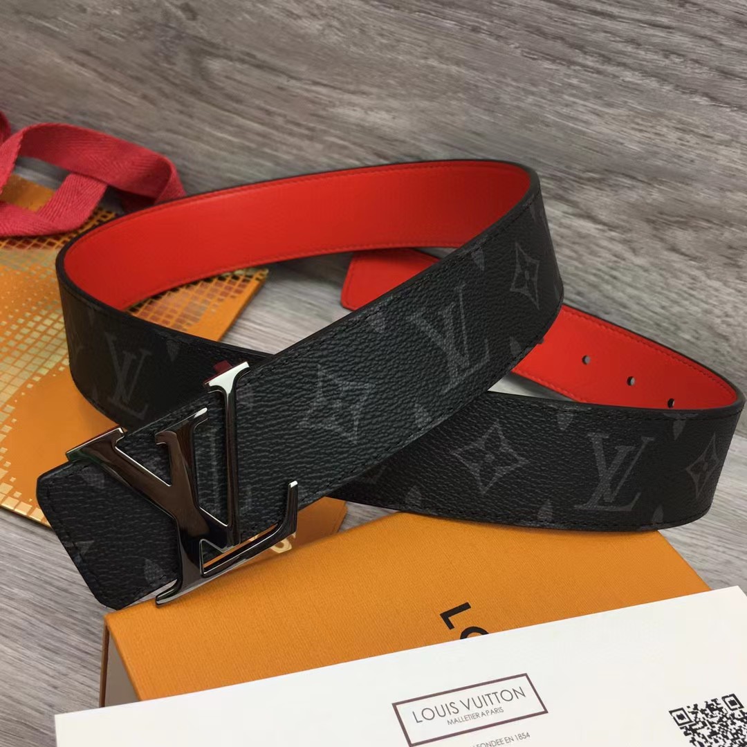 Louis Vuitton LV Initials 40MM Reversible Belt    M0601Q - DopestKickz