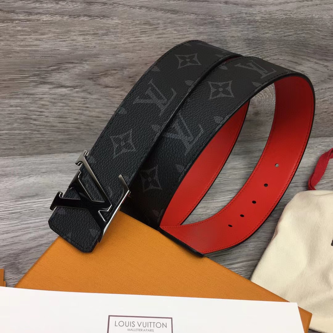 Louis Vuitton LV Initials 40MM Reversible Belt    M0601Q - DopestKickz