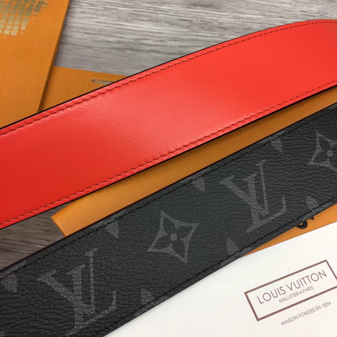 Louis Vuitton LV Initials 40MM Reversible Belt    M0601Q - DopestKickz