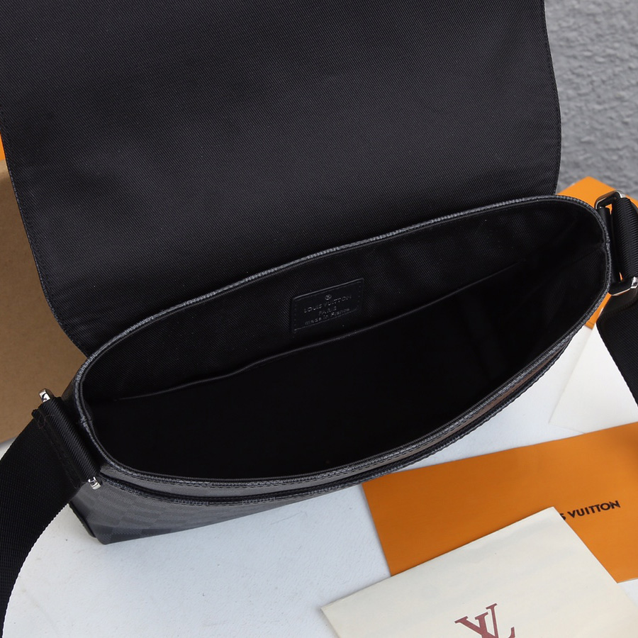 Louis Vuitton District PM(25x22x7CM)  N40349 - DopestKickz