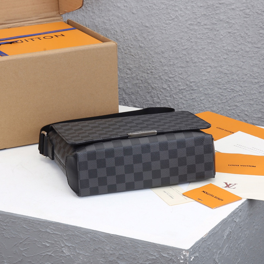 Louis Vuitton District PM(25x22x7CM)  N40349 - DopestKickz