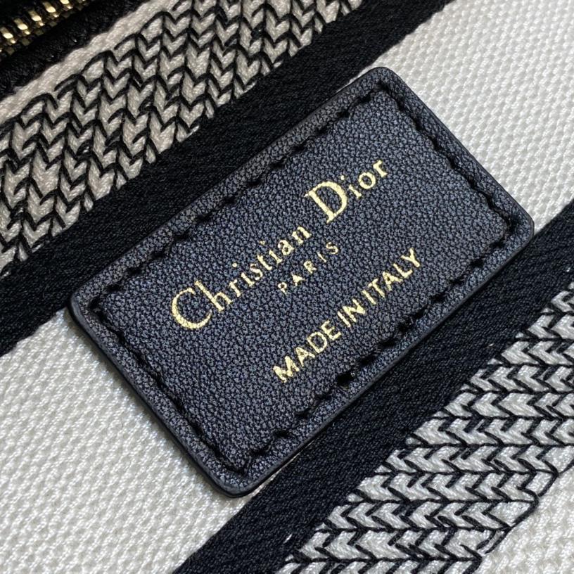 Dior Medium Lady D-lite Bag - DopestKickz