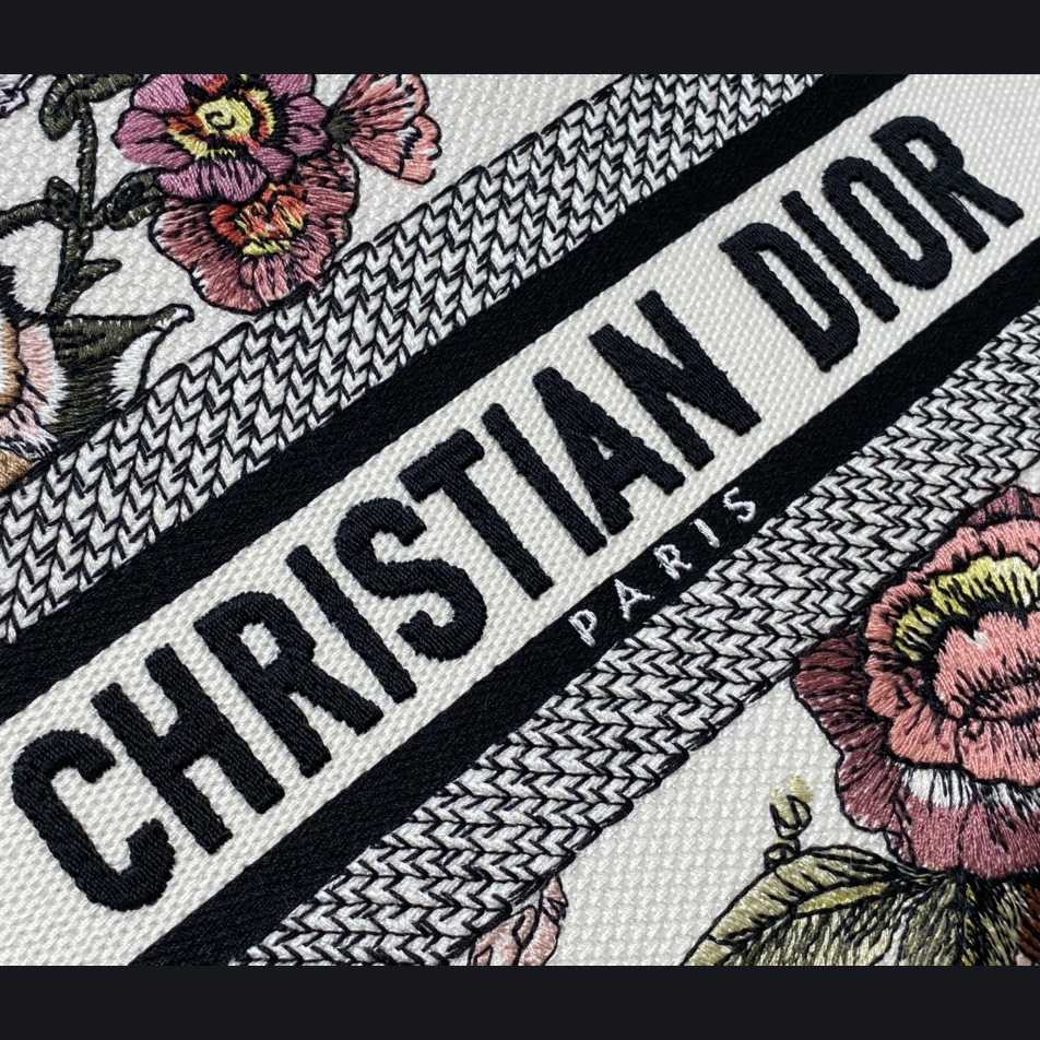 Dior Medium Lady D-lite Bag - DopestKickz