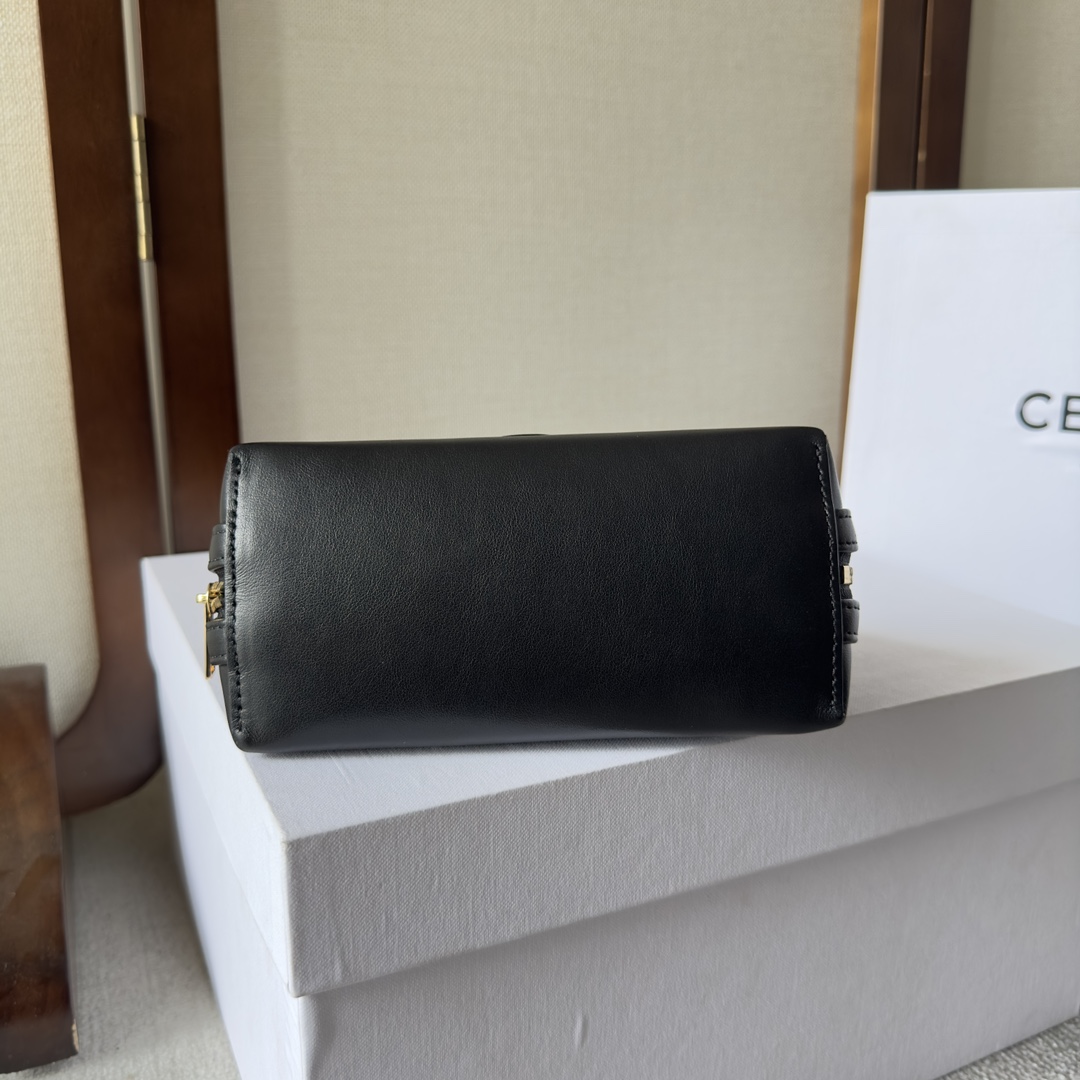 Celine Clutch On Chain Cuir Triomphe In Smooth Calfskin Black - DopestKickz