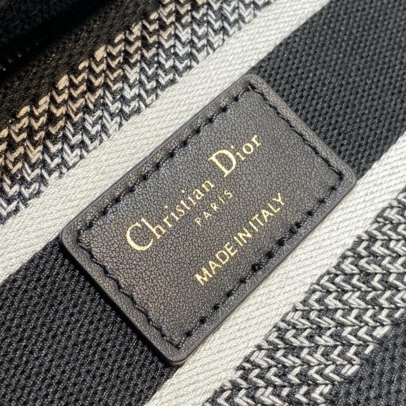 Dior Medium Lady D-lite Bag - DopestKickz