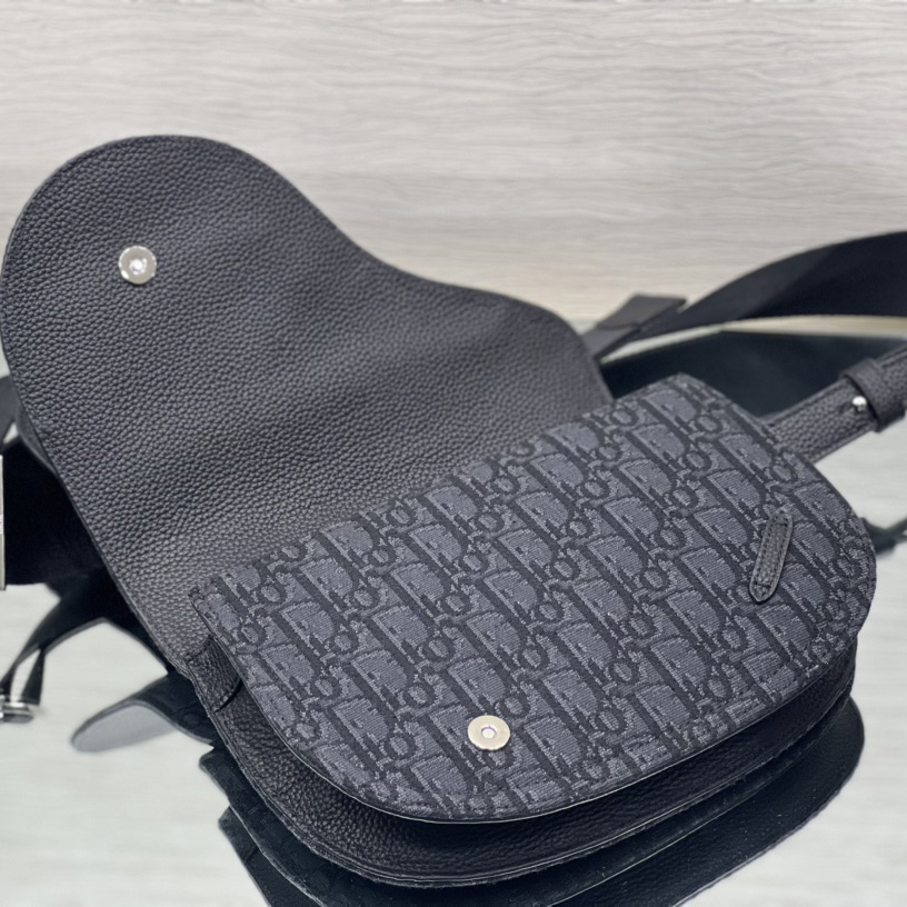 Dior Saddle Pouch - DopestKickz