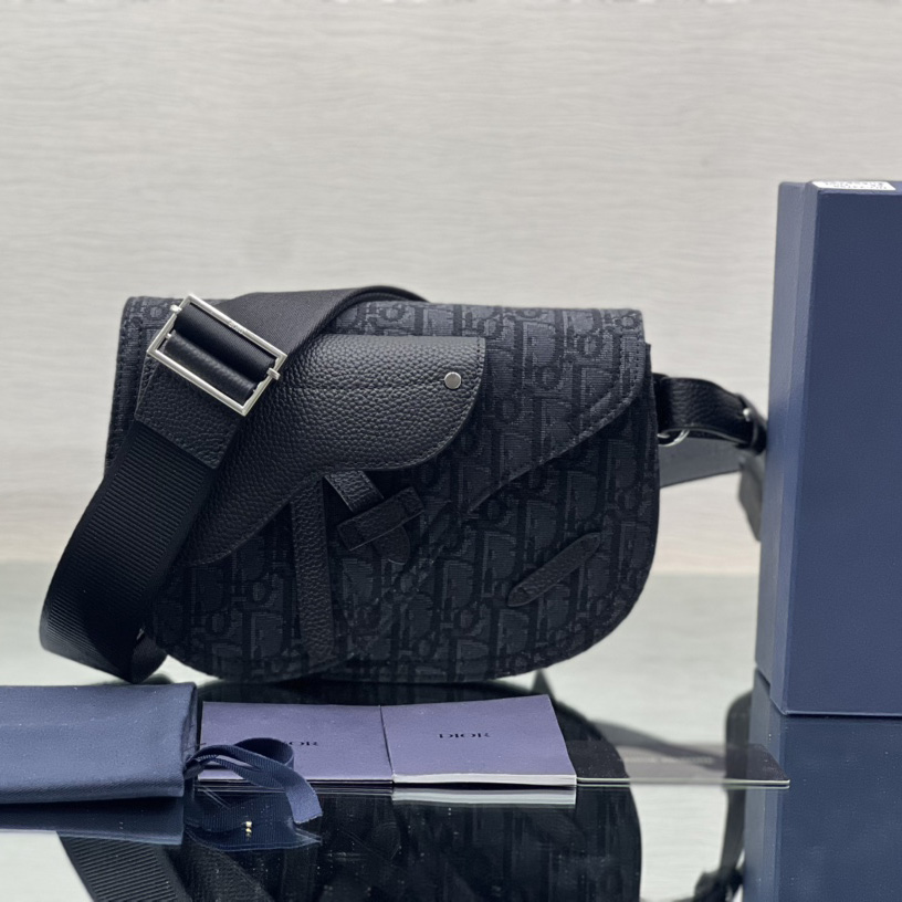 Dior Saddle Pouch - DopestKickz