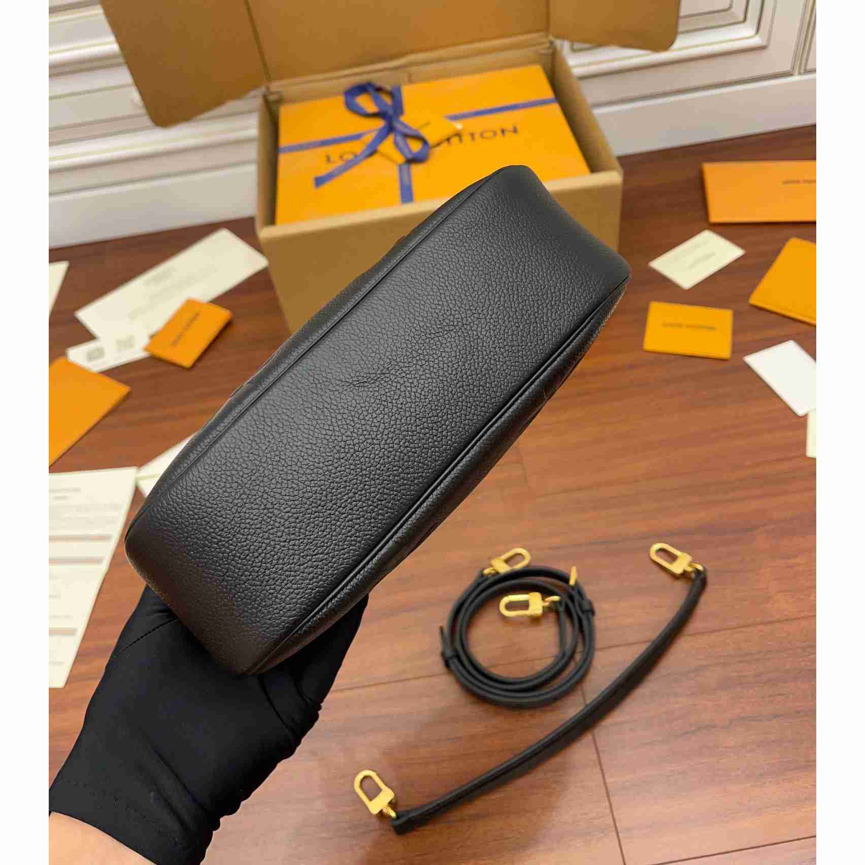 Louis Vuitton Bagatelle (22x14x9CM)      M46002 - DopestKickz