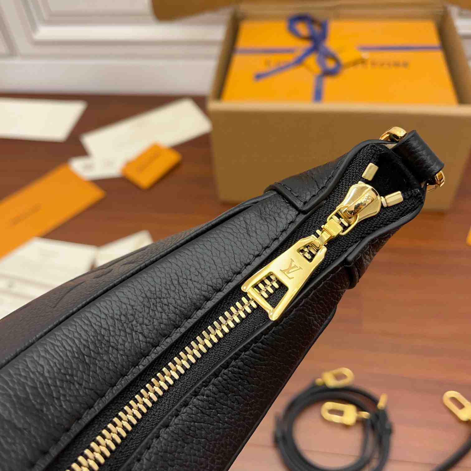 Louis Vuitton Bagatelle (22x14x9CM)      M46002 - DopestKickz