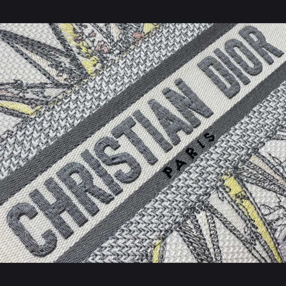 Dior Medium Lady D-lite Bag - DopestKickz