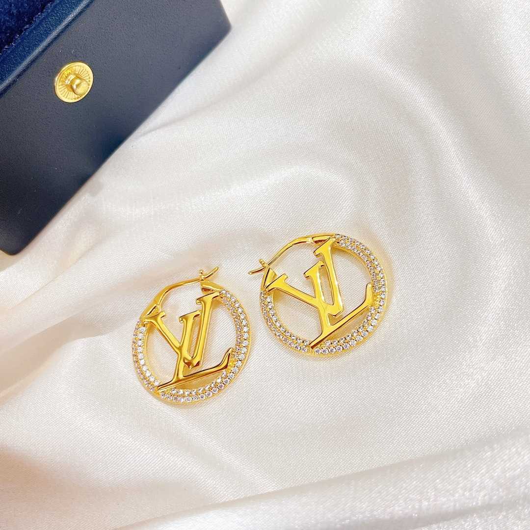 Louis Vuitton Earrings - DopestKickz