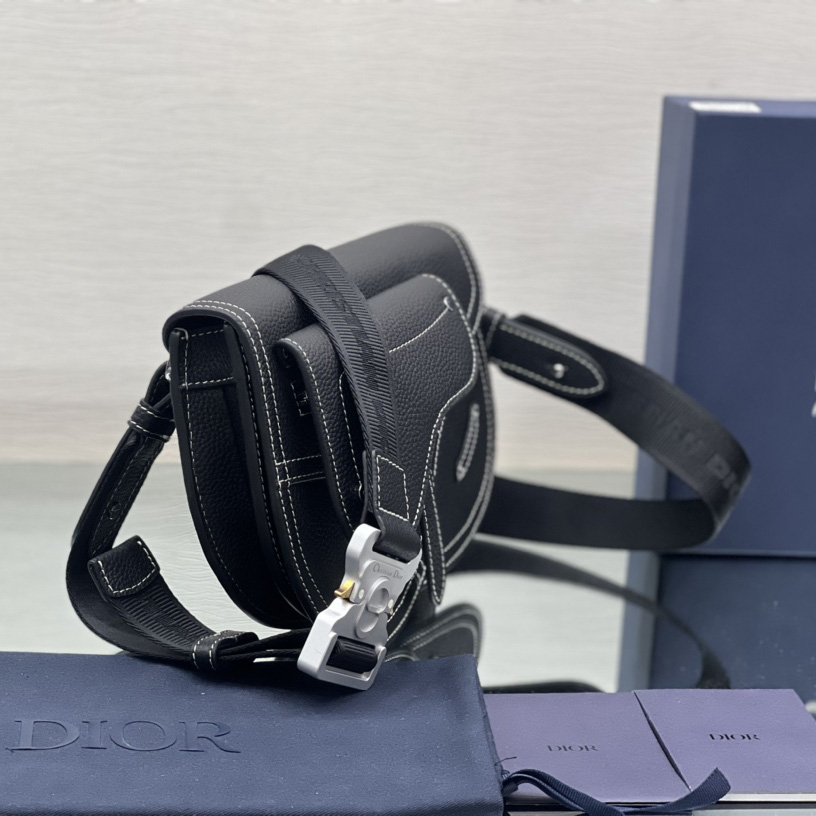 Dior Saddle Pouch - DopestKickz