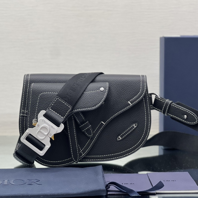 Dior Saddle Pouch - DopestKickz