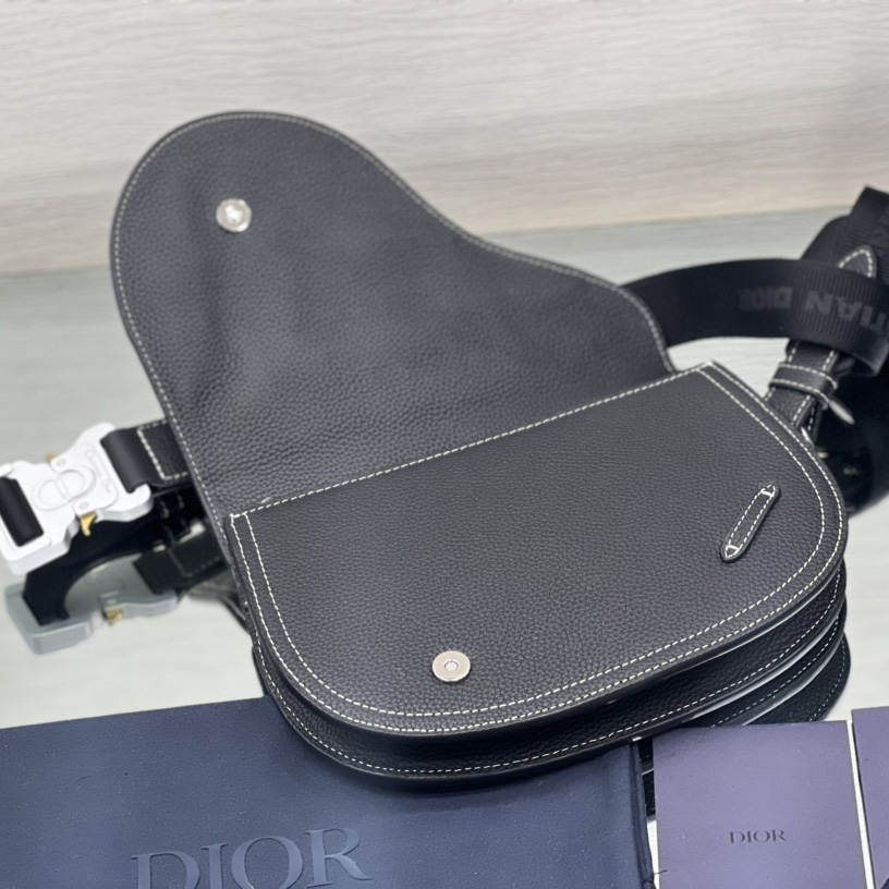 Dior Saddle Pouch - DopestKickz