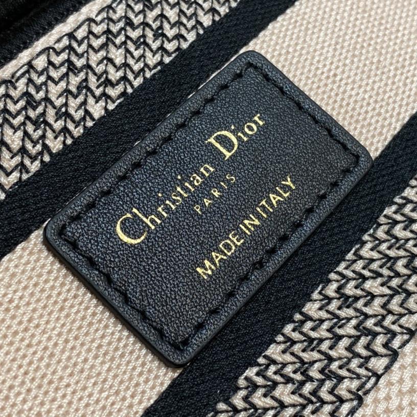 Dior Medium Lady D-lite Bag - DopestKickz