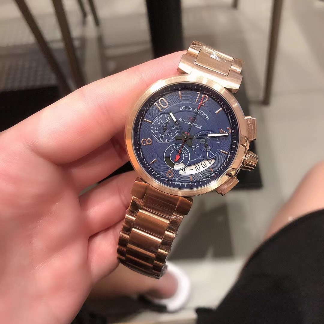 Louis Vuitton Watch - DopestKickz