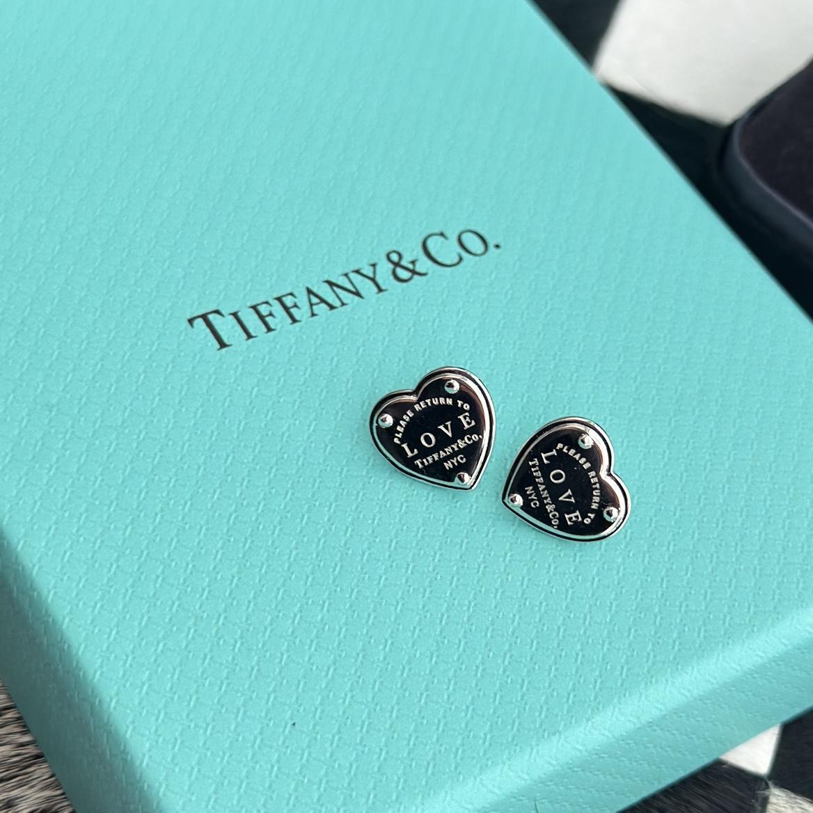 Tiffany&CO Heart Tag Earrings - DopestKickz