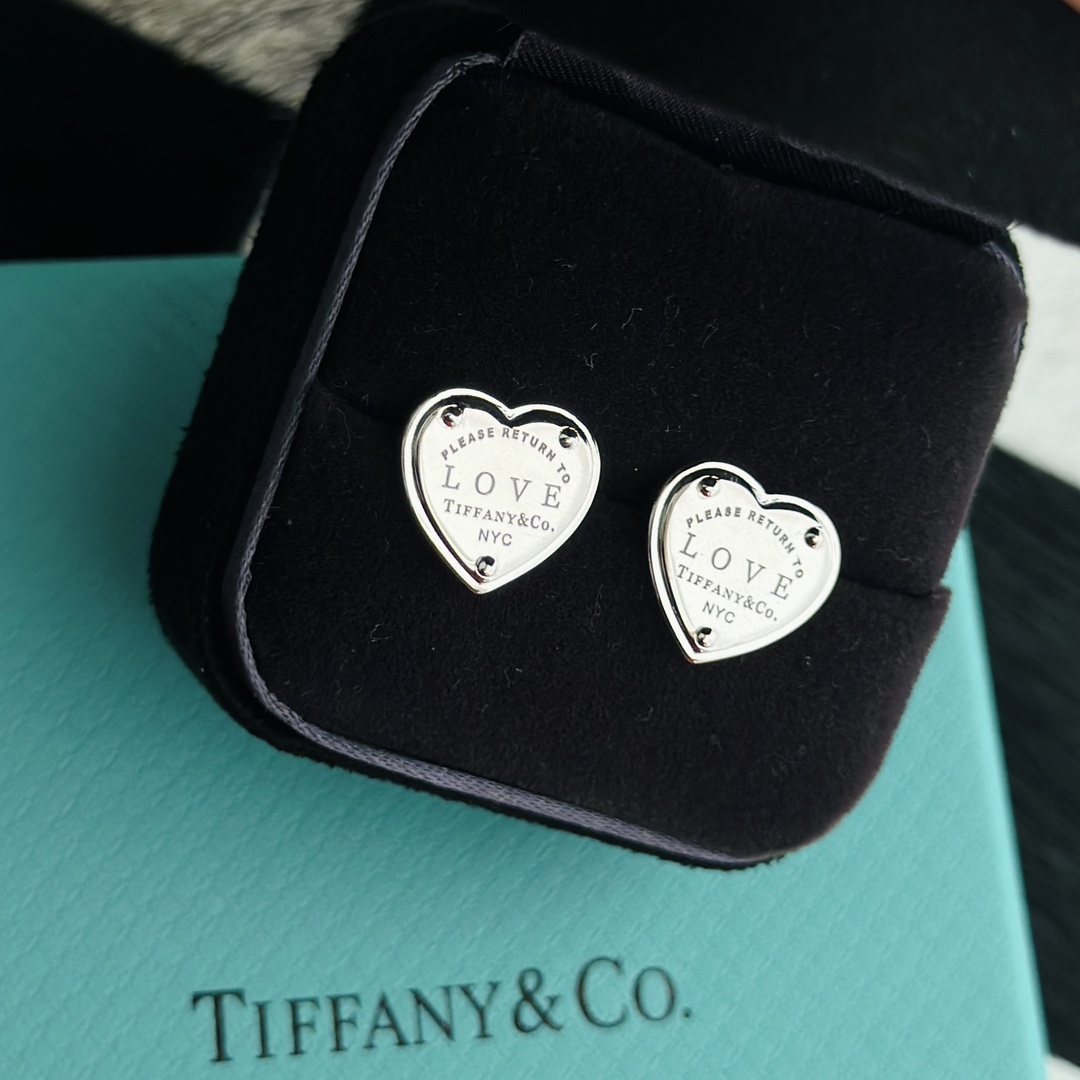 Tiffany&CO Heart Tag Earrings - DopestKickz