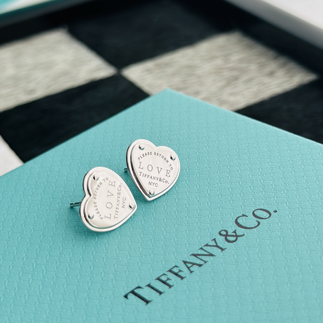 Tiffany&CO Heart Tag Earrings - DopestKickz