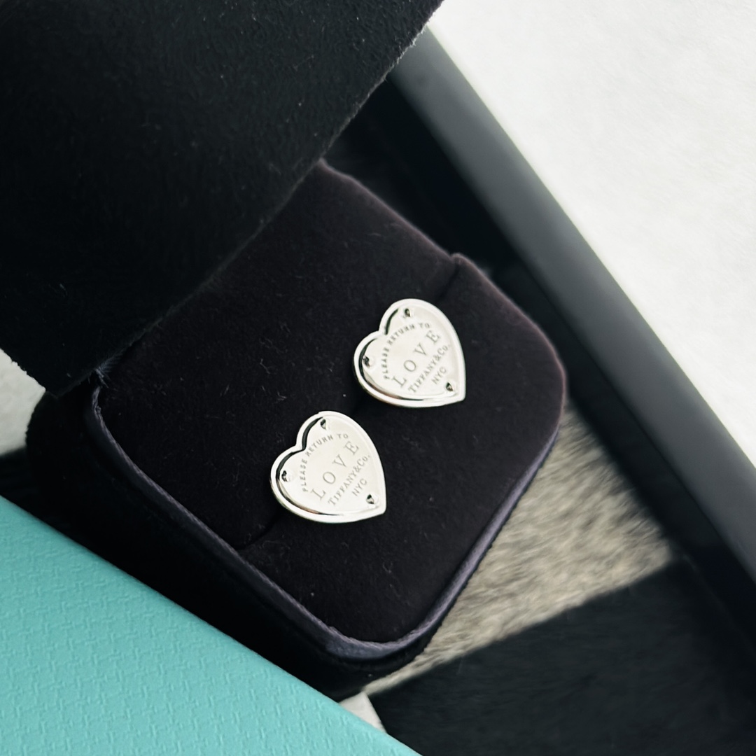 Tiffany&CO Heart Tag Earrings - DopestKickz