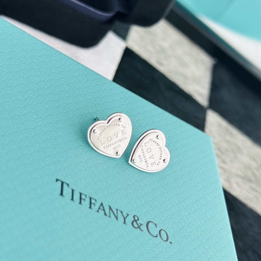 Tiffany&CO Heart Tag Earrings - DopestKickz