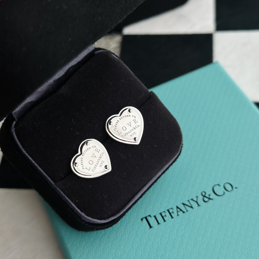 Tiffany&CO Heart Tag Earrings - DopestKickz