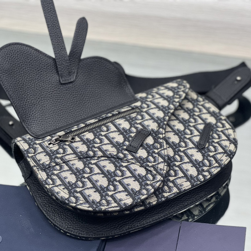 Dior Saddle Pouch - DopestKickz
