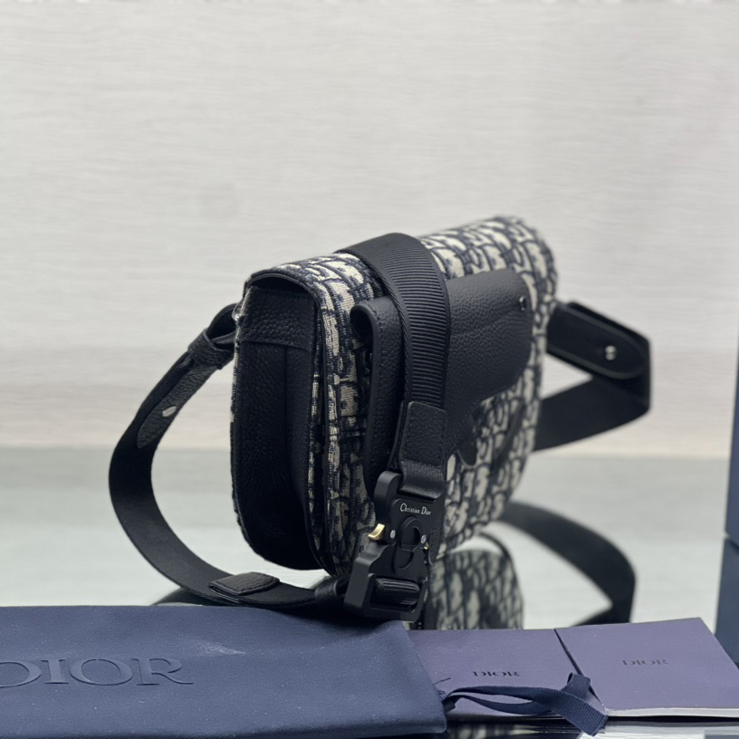 Dior Saddle Pouch - DopestKickz