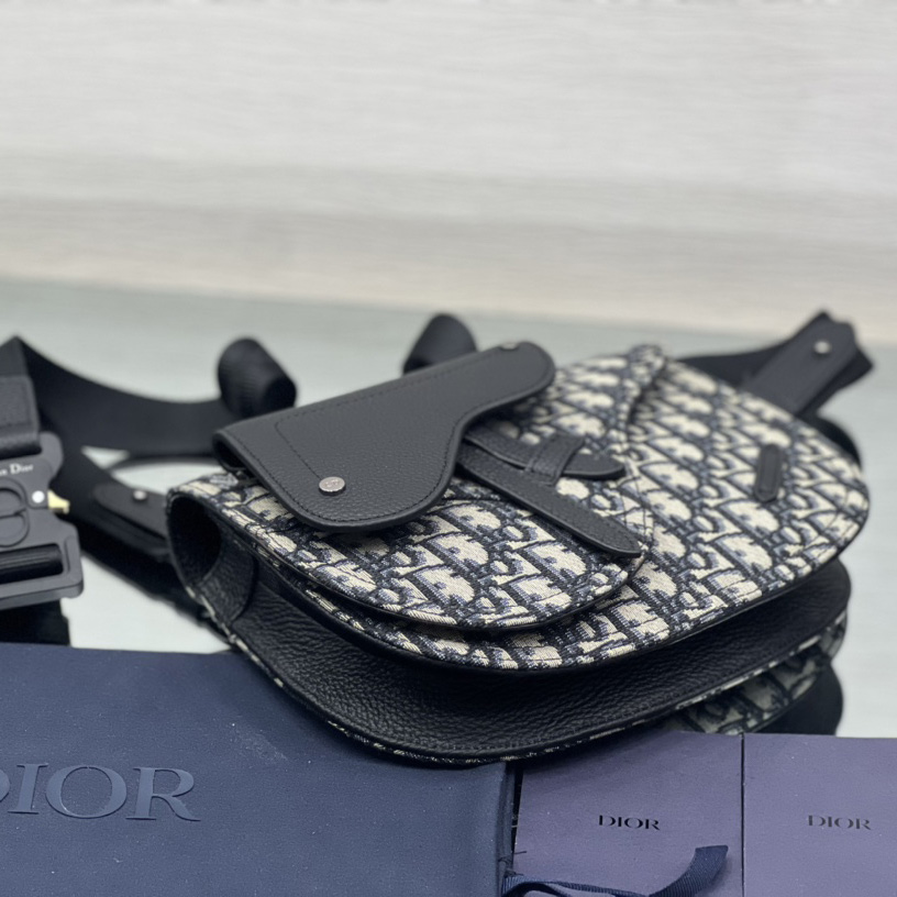Dior Saddle Pouch - DopestKickz