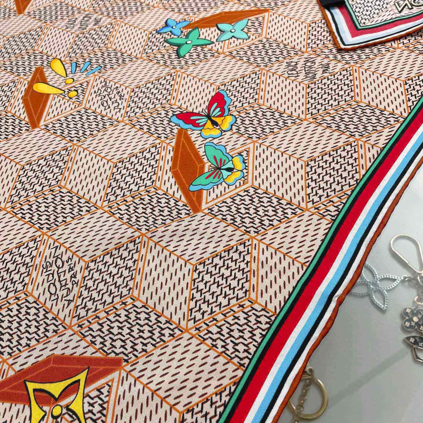 Louis Vuitton Damier Pop Up Square     M77668 - DopestKickz