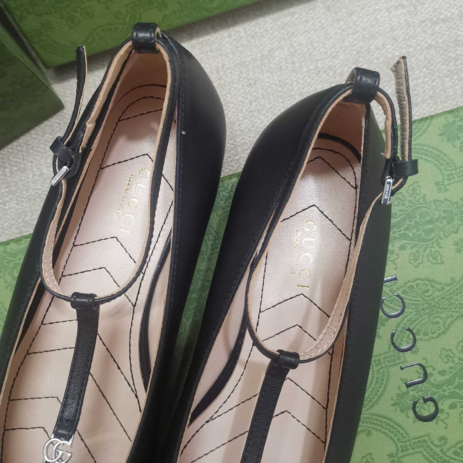 Gucci Women's Ballet Flat With Double G - DopestKickz