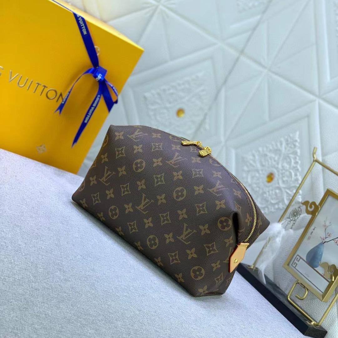 Louis Vuitton Cosmetic Pouch (27-18-9CM)      - DopestKickz