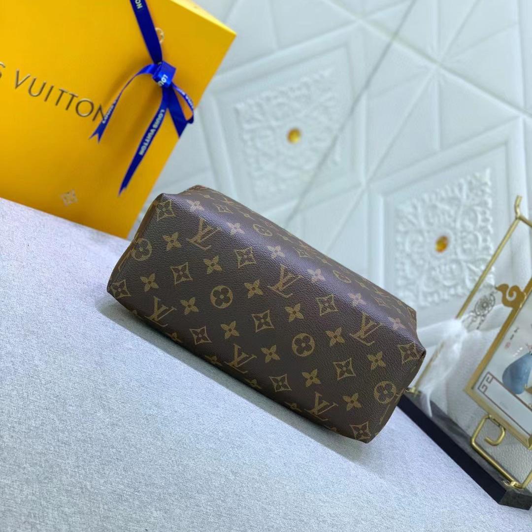 Louis Vuitton Cosmetic Pouch (27-18-9CM)      - DopestKickz