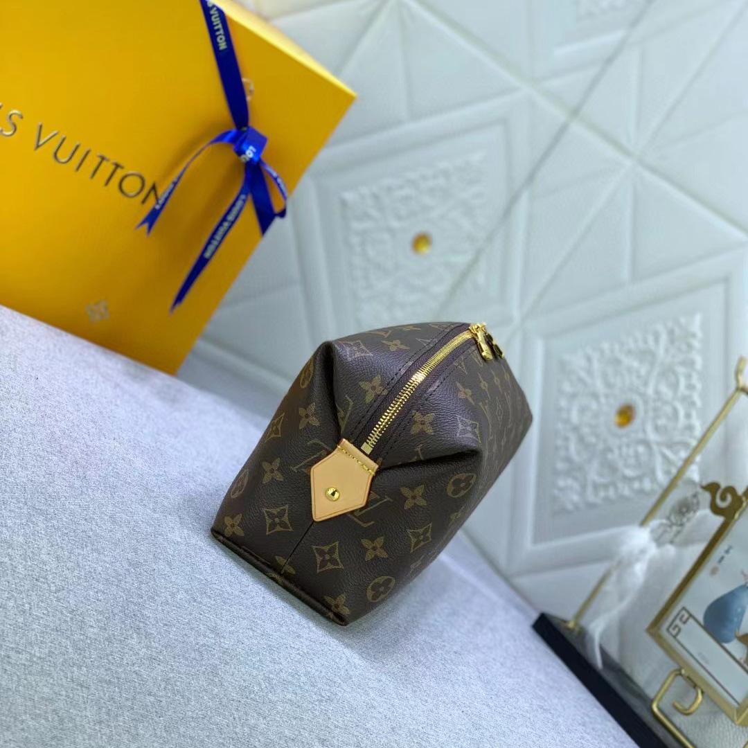 Louis Vuitton Cosmetic Pouch (27-18-9CM)      - DopestKickz